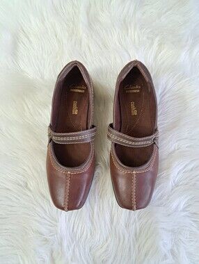 Clarks Brown Leather Mary Jane Flats with Contrast Stitching